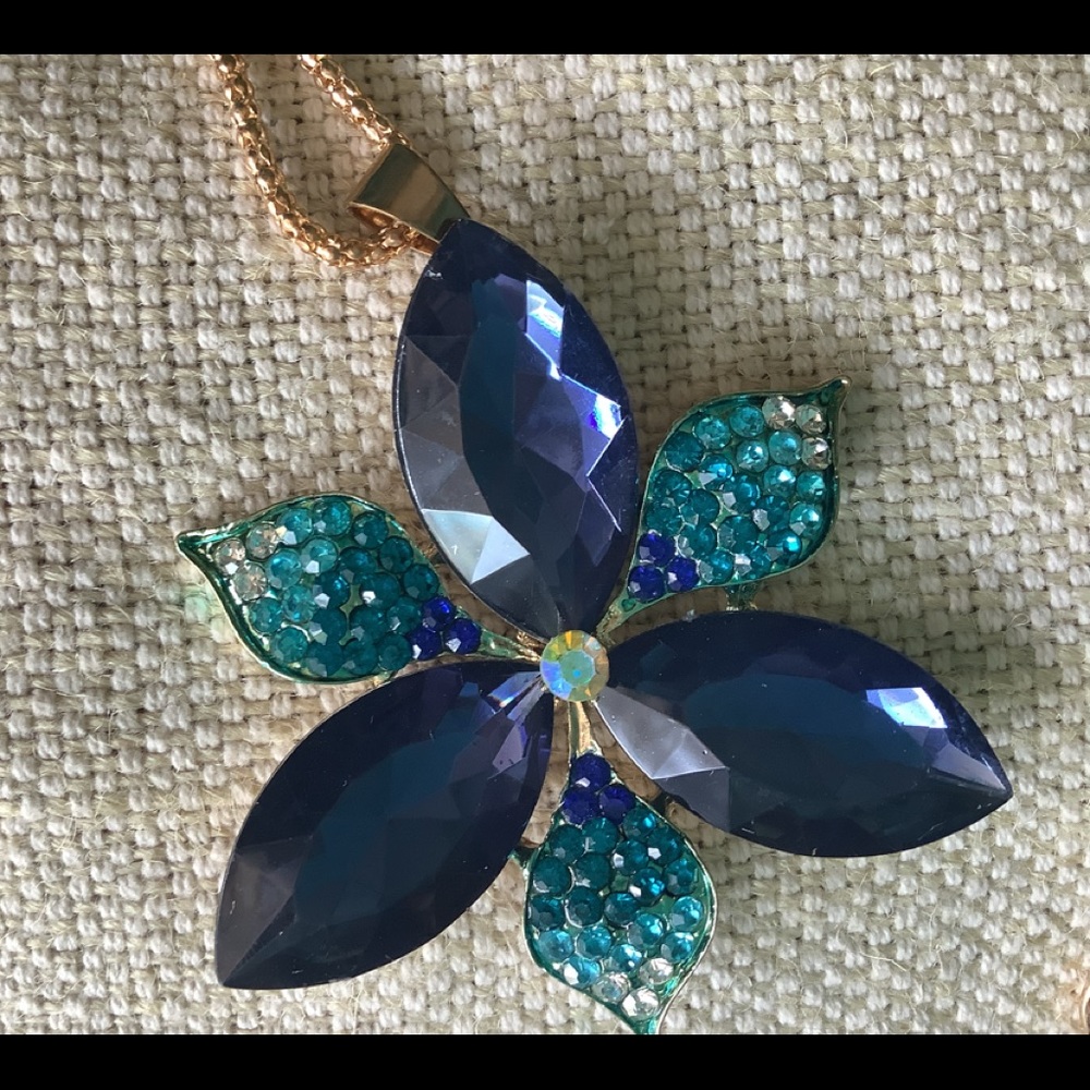 Betsy Johnson Multi Colored Blue Flower - Picture 3 of 4